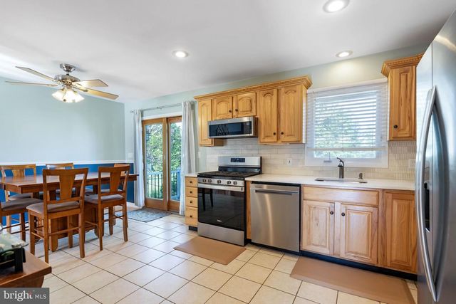 16 BONNIE RAE DR, Hamilton, NJ 08620