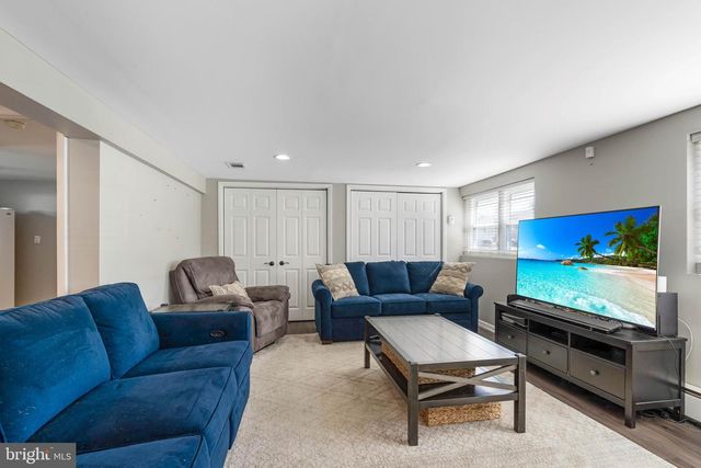 16 BONNIE RAE DR, Hamilton, NJ 08620