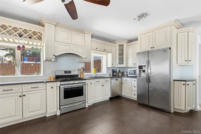 23 E Shore Drive, Bayville, NY 11709