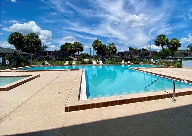 2911 PECAN AVENUE, Leesburg, FL 34748