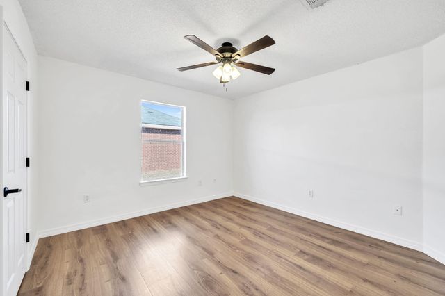 5432 E Brook Drive, Crestview, FL 32539