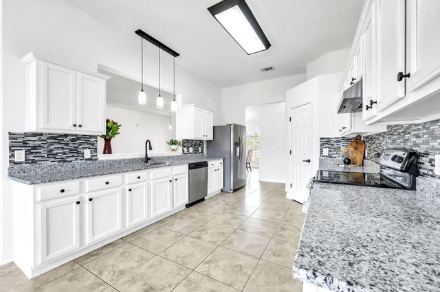 5432 E Brook Drive, Crestview, FL 32539