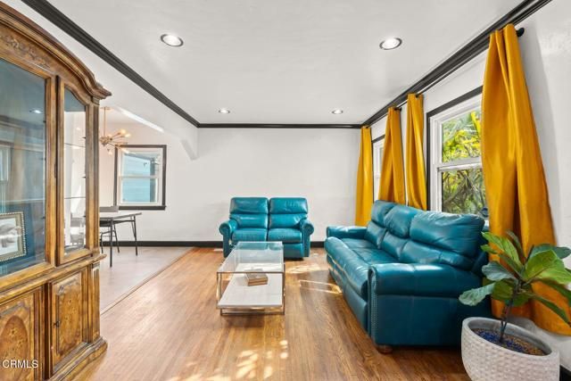 61 W Center Street, Ventura, CA 93001