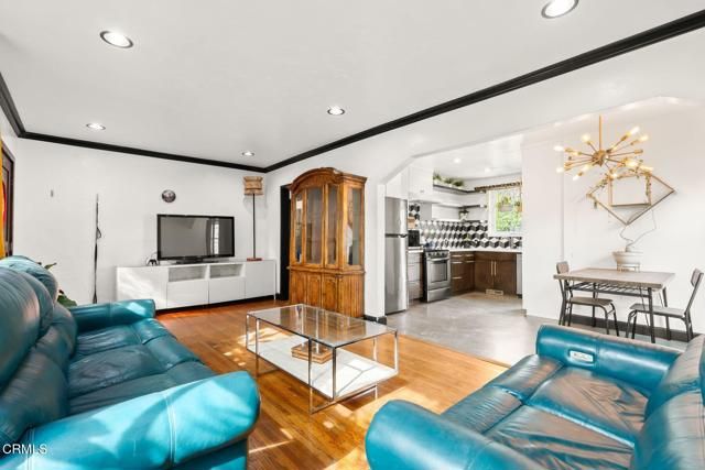 61 W Center Street, Ventura, CA 93001