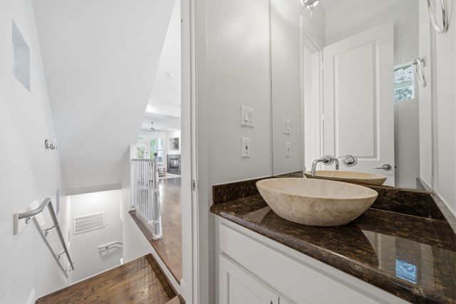 516 Asbury Street, Houston, TX 77007