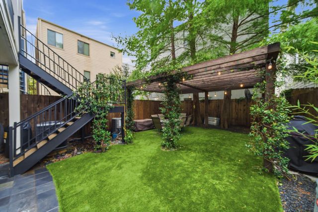516 Asbury Street, Houston, TX 77007
