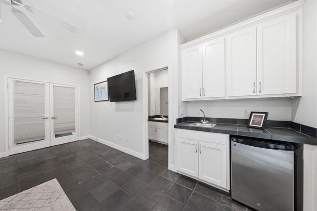 516 Asbury Street, Houston, TX 77007