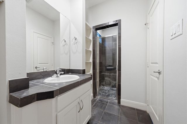516 Asbury Street, Houston, TX 77007