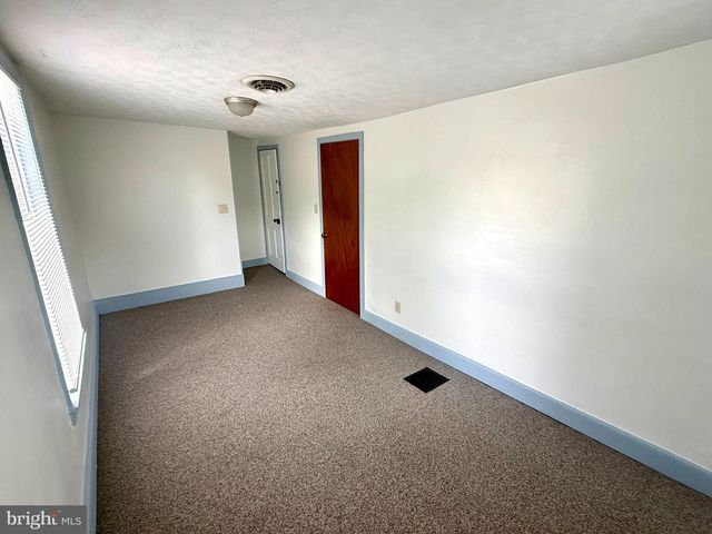 30 E CALIFORNIA STREET, Mercersburg, PA 17236