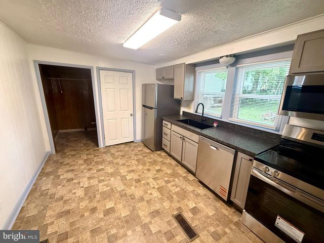 30 E CALIFORNIA STREET, Mercersburg, PA 17236
