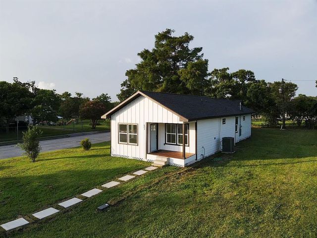 601 S Carroll Street, La Porte, TX 77571