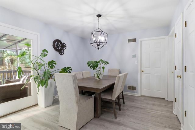 6 DEEP HOLLOW LN, Lancaster, PA 17603