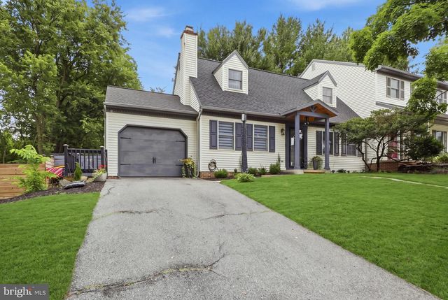 6 DEEP HOLLOW LN, Lancaster, PA 17603