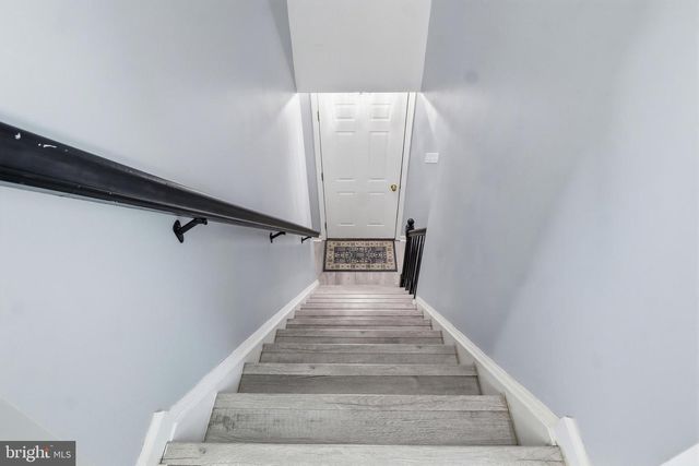 6 DEEP HOLLOW LN, Lancaster, PA 17603
