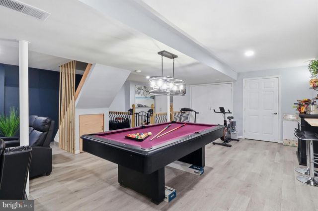 6 DEEP HOLLOW LN, Lancaster, PA 17603