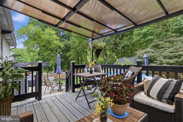 6 DEEP HOLLOW LN, Lancaster, PA 17603