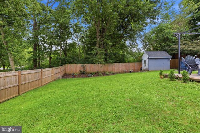 6 DEEP HOLLOW LN, Lancaster, PA 17603