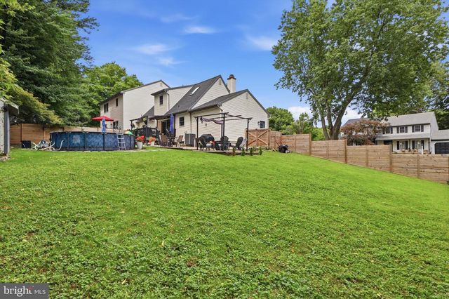 6 DEEP HOLLOW LN, Lancaster, PA 17603