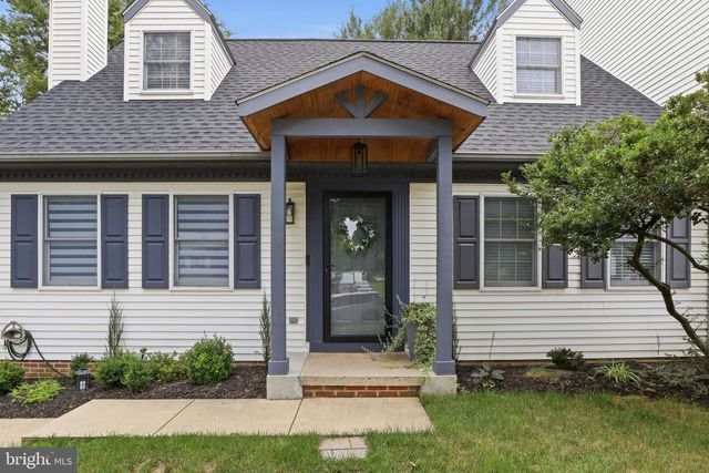 6 DEEP HOLLOW LN, Lancaster, PA 17603