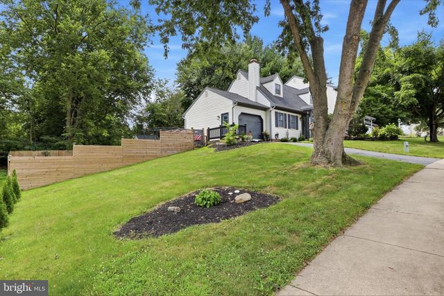 6 DEEP HOLLOW LN, Lancaster, PA 17603