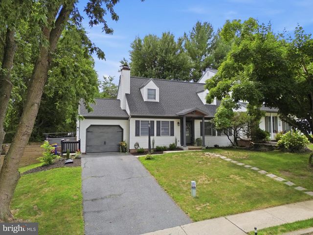 6 DEEP HOLLOW LN, Lancaster, PA 17603