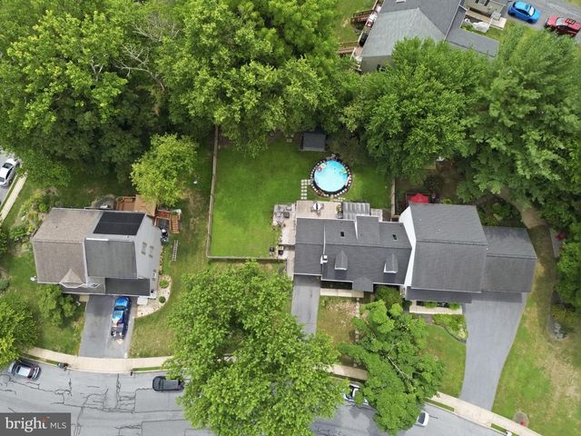 6 DEEP HOLLOW LN, Lancaster, PA 17603