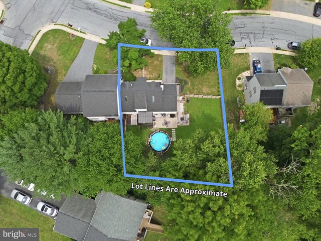 6 DEEP HOLLOW LN, Lancaster, PA 17603