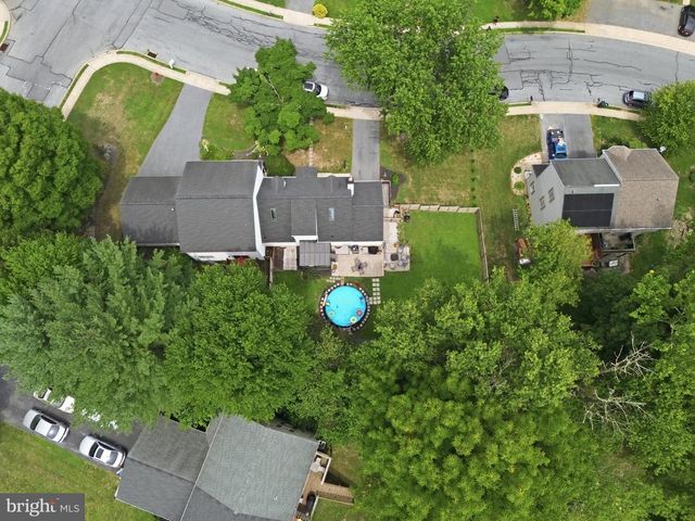 6 DEEP HOLLOW LN, Lancaster, PA 17603
