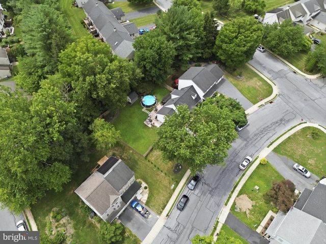 6 DEEP HOLLOW LN, Lancaster, PA 17603