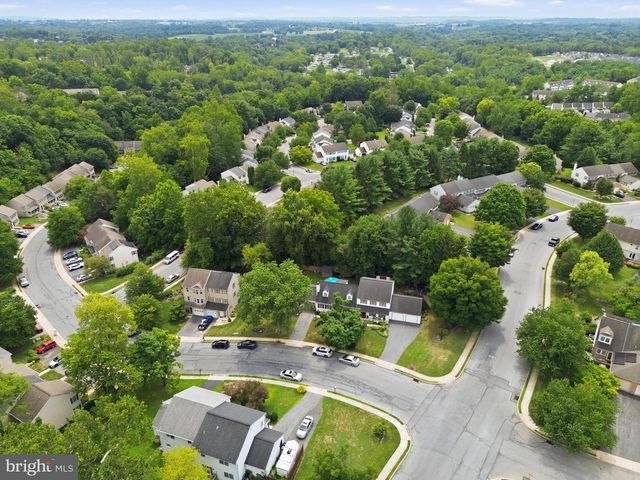 6 DEEP HOLLOW LN, Lancaster, PA 17603