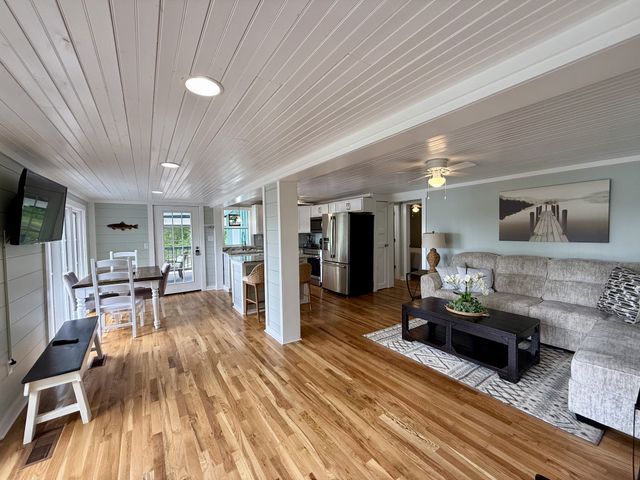 54 Lookout Ln, Waverly, TN 37185