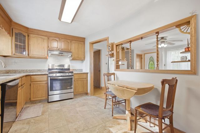 1259 Shawsheen St, Tewksbury, MA 01810