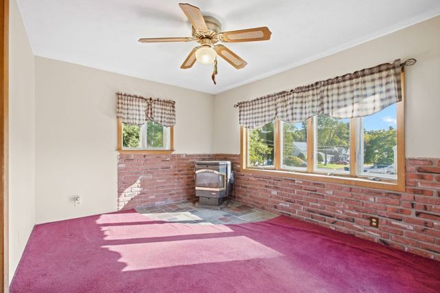 1259 Shawsheen St, Tewksbury, MA 01810