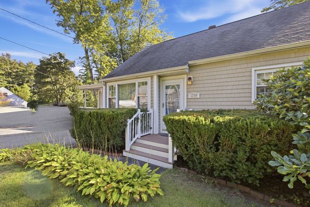 1259 Shawsheen St, Tewksbury, MA 01810