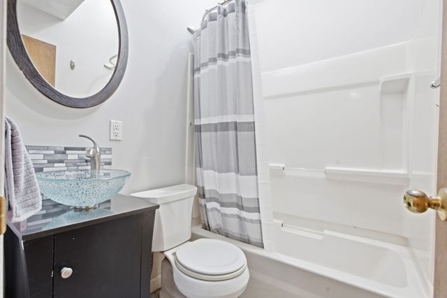 1259 Shawsheen St, Tewksbury, MA 01810