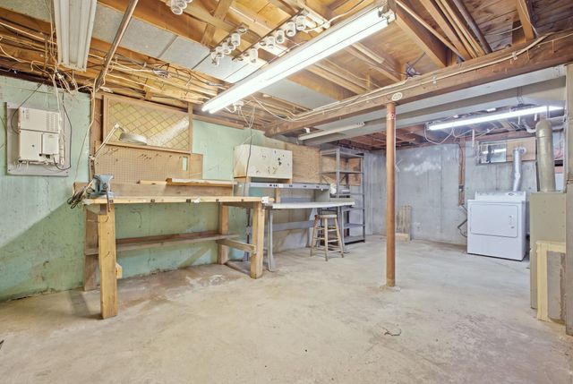 1259 Shawsheen St, Tewksbury, MA 01810