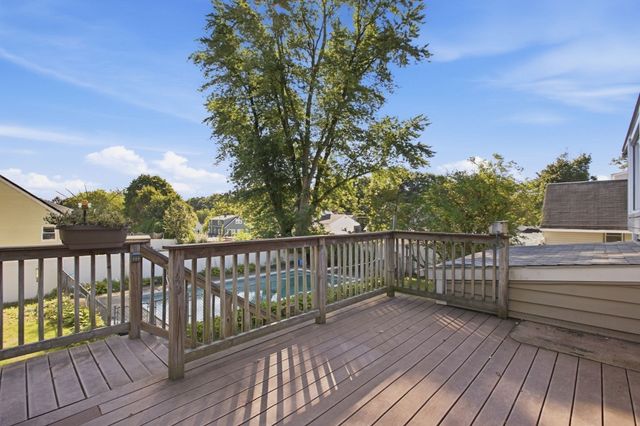 1259 Shawsheen St, Tewksbury, MA 01810