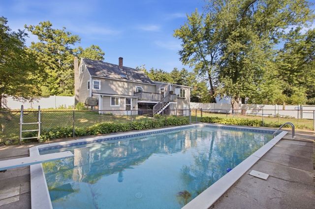 1259 Shawsheen St, Tewksbury, MA 01810