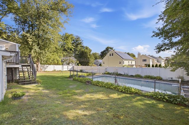1259 Shawsheen St, Tewksbury, MA 01810