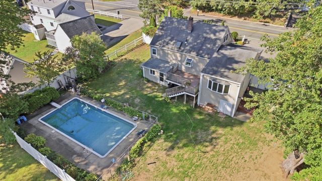 1259 Shawsheen St, Tewksbury, MA 01810