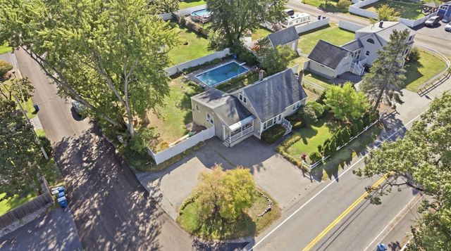 1259 Shawsheen St, Tewksbury, MA 01810