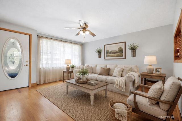 1259 Shawsheen St, Tewksbury, MA 01810