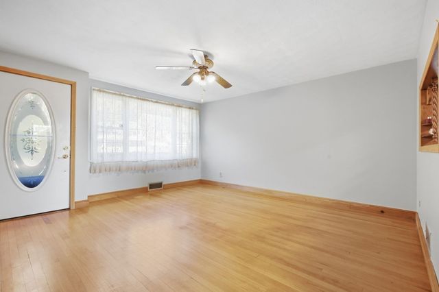 1259 Shawsheen St, Tewksbury, MA 01810