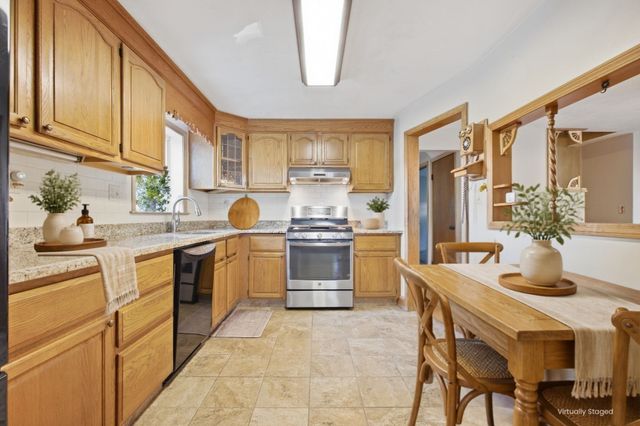 1259 Shawsheen St, Tewksbury, MA 01810