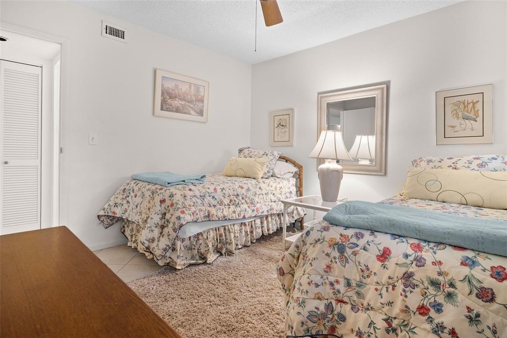 Image 17 of property listing at 1703 PELICAN COVE ROAD 356, Sarasota, FL 34231