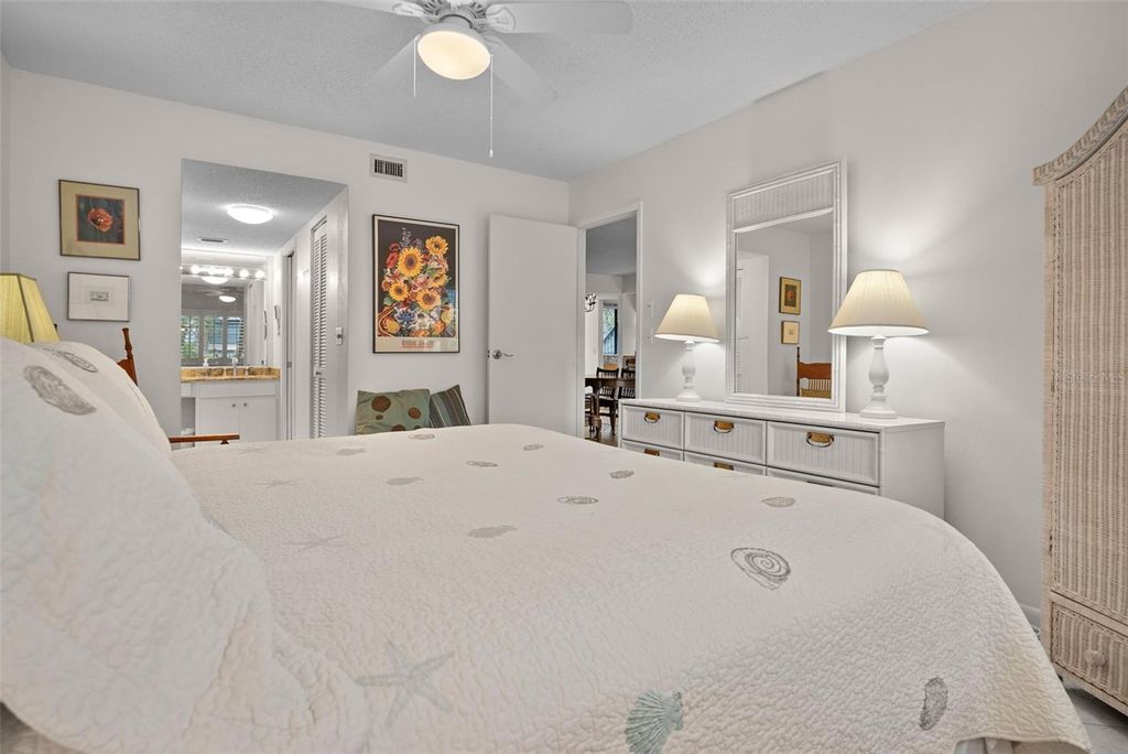 Image 21 of property listing at 1703 PELICAN COVE ROAD 356, Sarasota, FL 34231