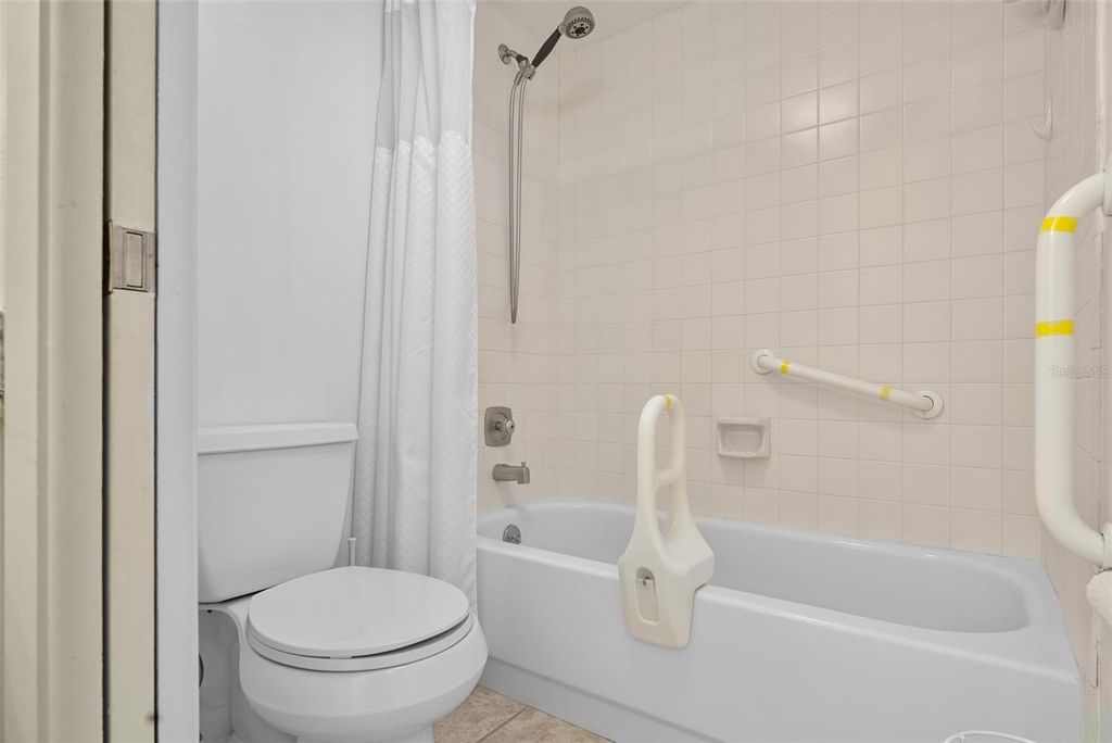 Image 24 of property listing at 1703 PELICAN COVE ROAD 356, Sarasota, FL 34231