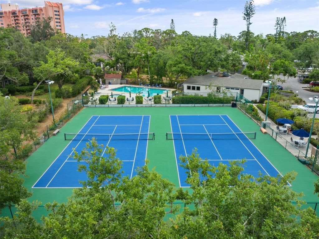 Image 47 of property listing at 1703 PELICAN COVE ROAD 356, Sarasota, FL 34231