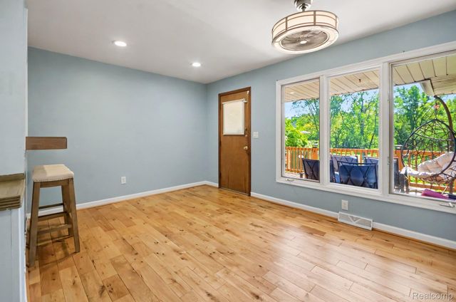 21695 Rougewood Drive, Southfield, MI 48033