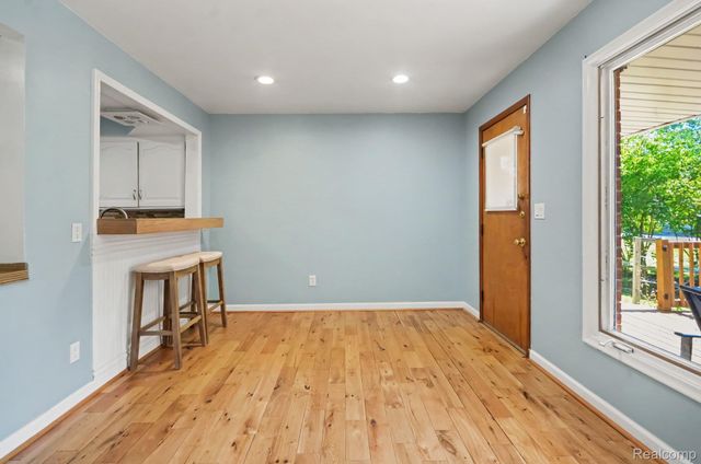 21695 Rougewood Drive, Southfield, MI 48033